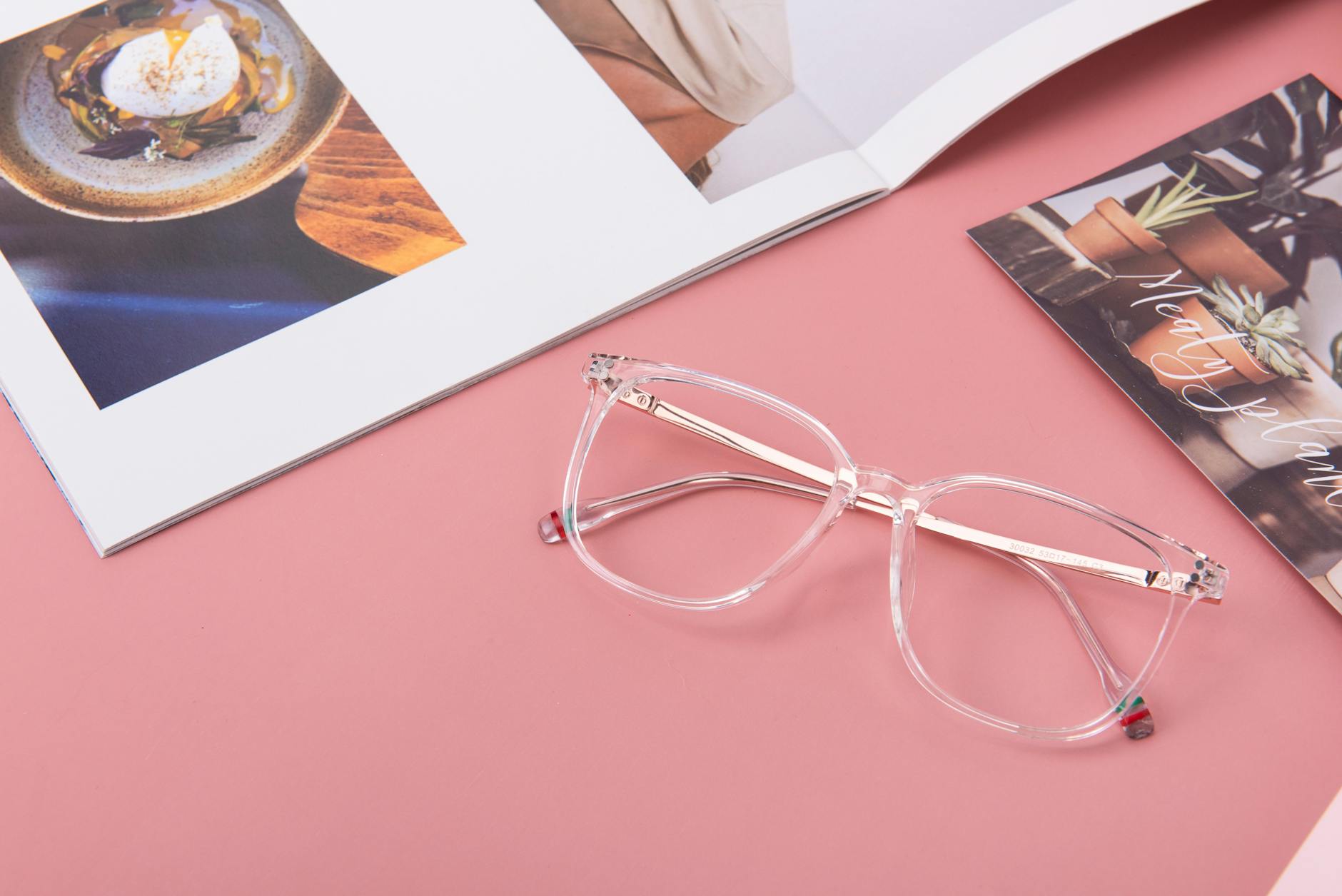 glasses pink chic contrast for a stylish look